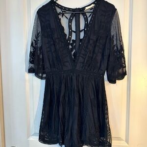 American Threads Lace Deep V Romper Short Set, size Medium